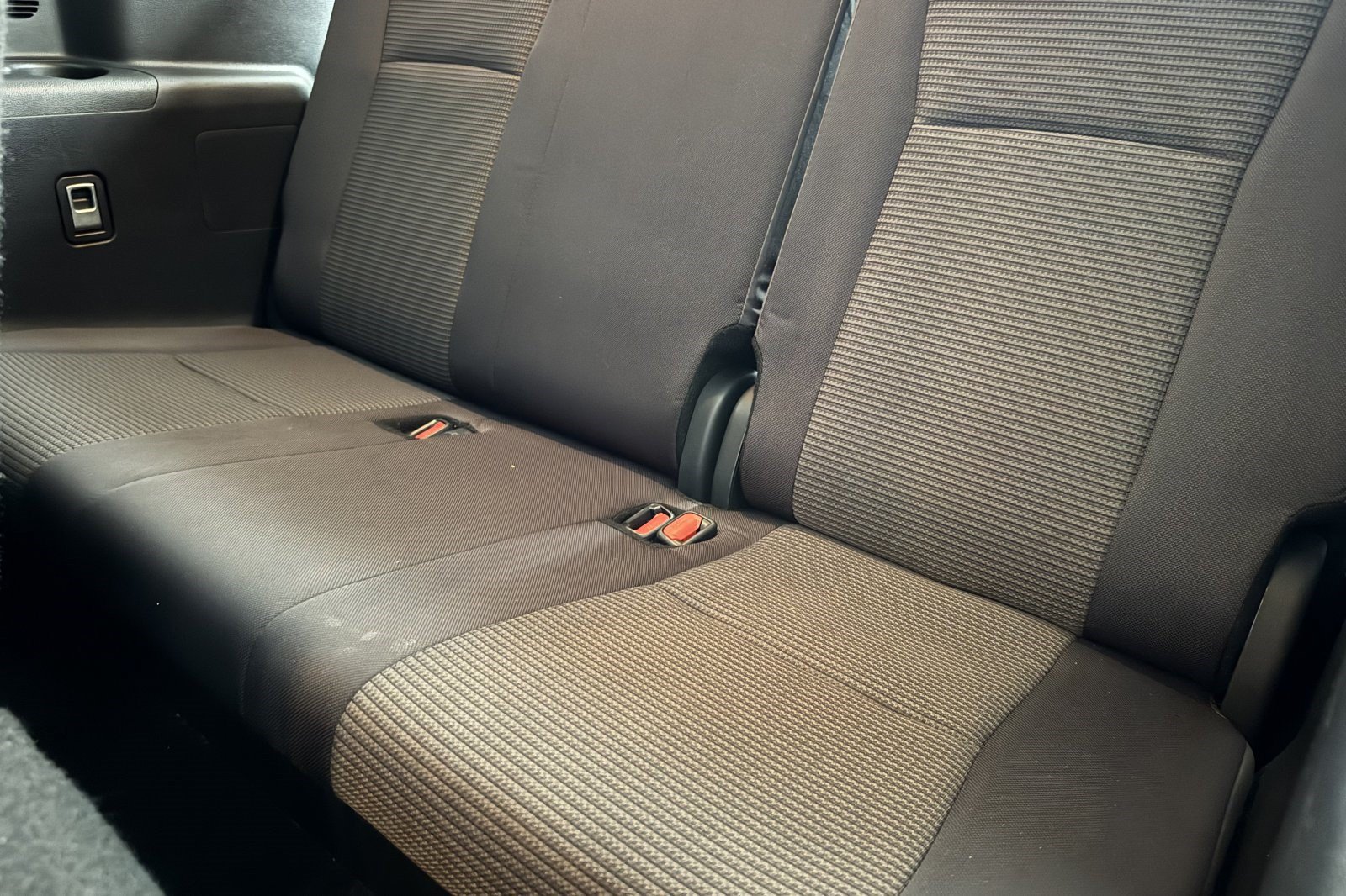 Used 2025 Toyota Highlander LE FWD image 34