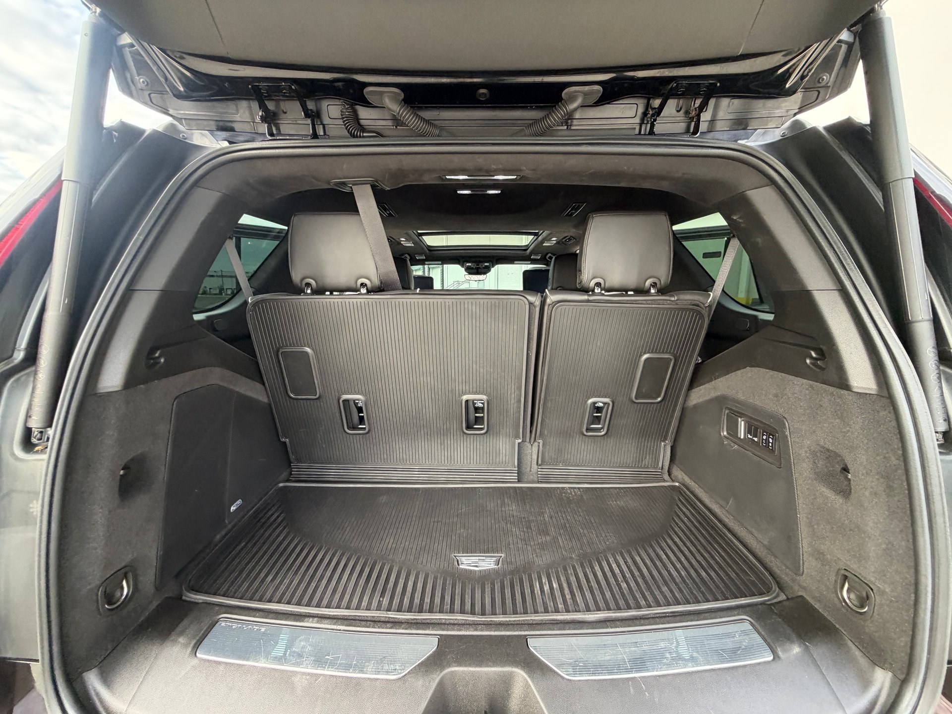 Used 2023 Cadillac Escalade V w/ LPO, ONYX Package AWD/4WD image 36