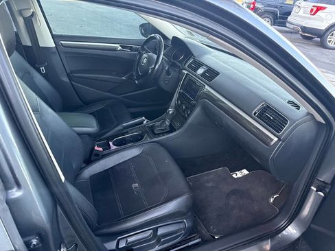 Used 2017 Volkswagen Passat 1.8T SE FWD image 21
