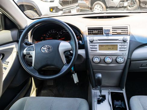 Used 2010 Toyota Camry LE FWD image 18