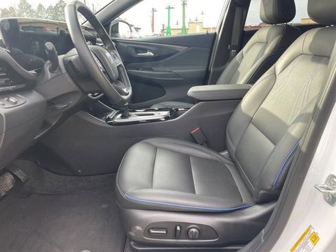 Used 2025 Buick Envista Sport Touring image 8