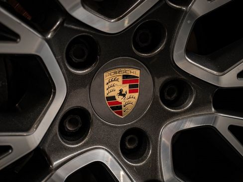 Used 2019 Porsche Cayenne S image 13