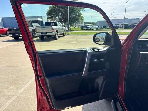 Certified 2022 Toyota 4Runner SR5 Premium w/ Moonroof Package AWD/4WD image 8