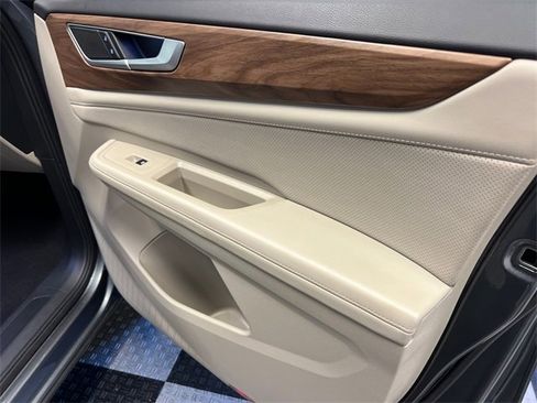 Certified 2024 Volkswagen Atlas SE image 11