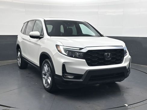 Used 2024 Honda Passport EX-L image 2