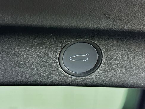 Used 2022 Tesla Model Y Performance image 31