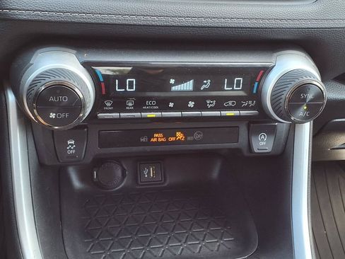 Used 2023 Toyota RAV4 XLE AWD/4WD image 22