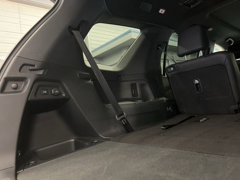 Used 2025 Honda Pilot Black Edition image 38