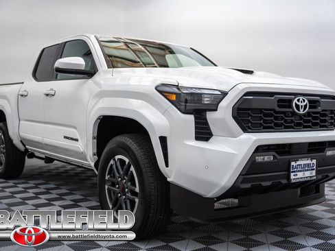 Certified 2024 Toyota Tacoma TRD Sport w/ TRD Sport Upgrade Package AWD/4WD image 1
