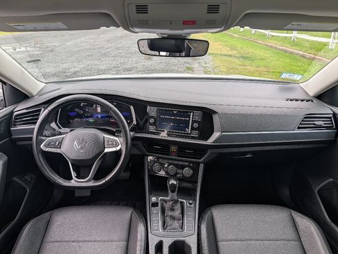 Used 2023 Volkswagen Jetta SE FWD image 30