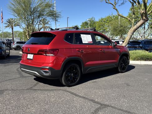 Used 2022 Volkswagen Taos SE image 4