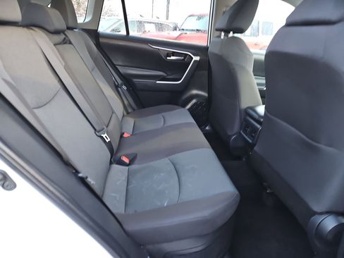 Used 2025 Toyota RAV4 XLE image 33