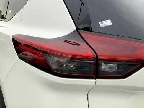 Used 2023 Nissan Rogue SL FWD image 52