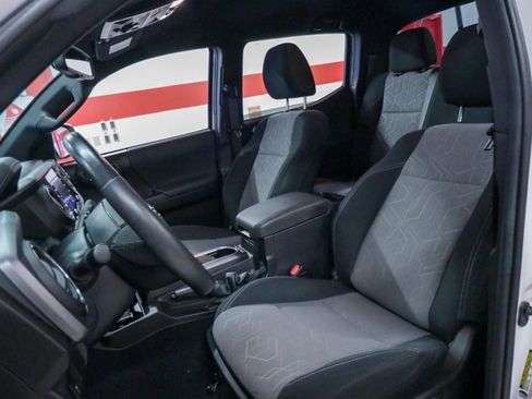 Used 2023 Toyota Tacoma TRD Off-Road image 10