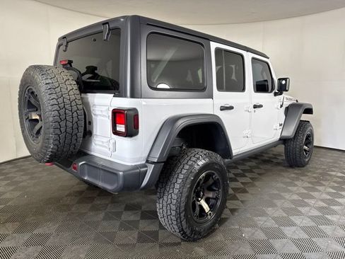 Used 2018 Jeep Wrangler Unlimited Rubicon AWD/4WD image 3