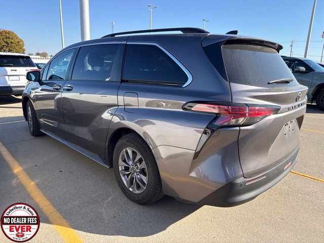Used 2021 Toyota Sienna XLE w/ XLE Plus Package FWD image 5
