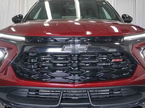 Used 2025 Chevrolet TrailBlazer RS w/ Convenience Package FWD image 3