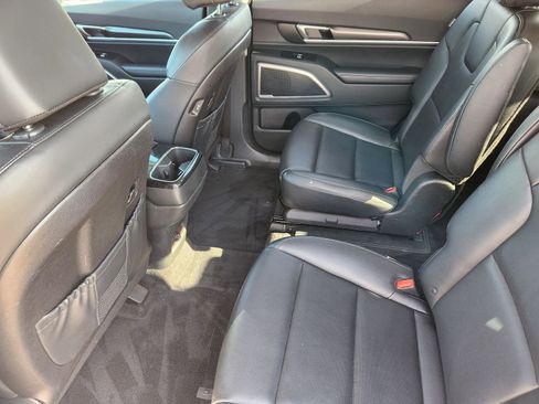 Used 2025 Kia Telluride S image 40