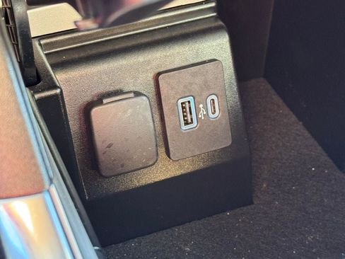 Certified 2022 Ford Explorer XLT w/ Equipment Group 202A image 33