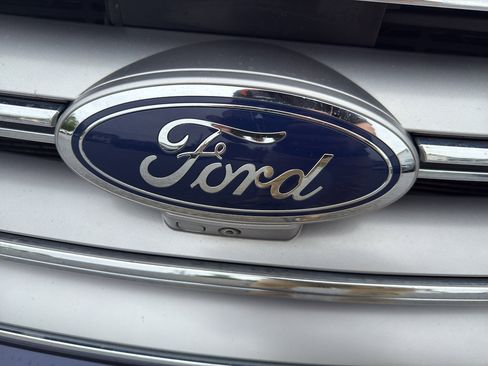 Used 2016 Ford Edge Titanium w/ Equipment Group 302A AWD/4WD image 38