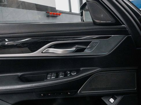 Used 2022 BMW 750i xDrive w/ Executive Package image 12