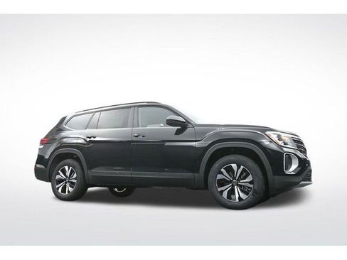 Used 2025 Volkswagen Atlas SE image 37