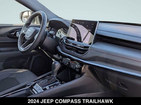 Used 2024 Jeep Compass Trailhawk AWD/4WD image 31