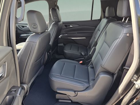 Used 2025 Chevrolet Traverse LT AWD/4WD image 10
