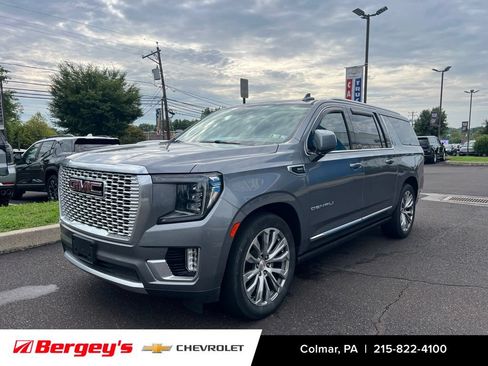 Used 2022 GMC Yukon XL Denali w/ Denali Ultimate Package AWD/4WD image 3