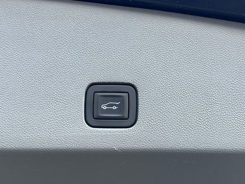 Certified 2025 Cadillac XT6 Premium Luxury image 21