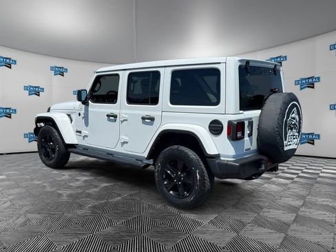 Used 2022 Jeep Wrangler Unlimited Sahara AWD/4WD image 4