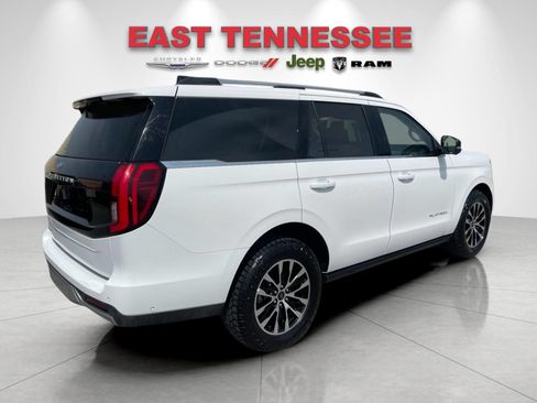 Used 2025 Ford Expedition Platinum AWD/4WD image 3