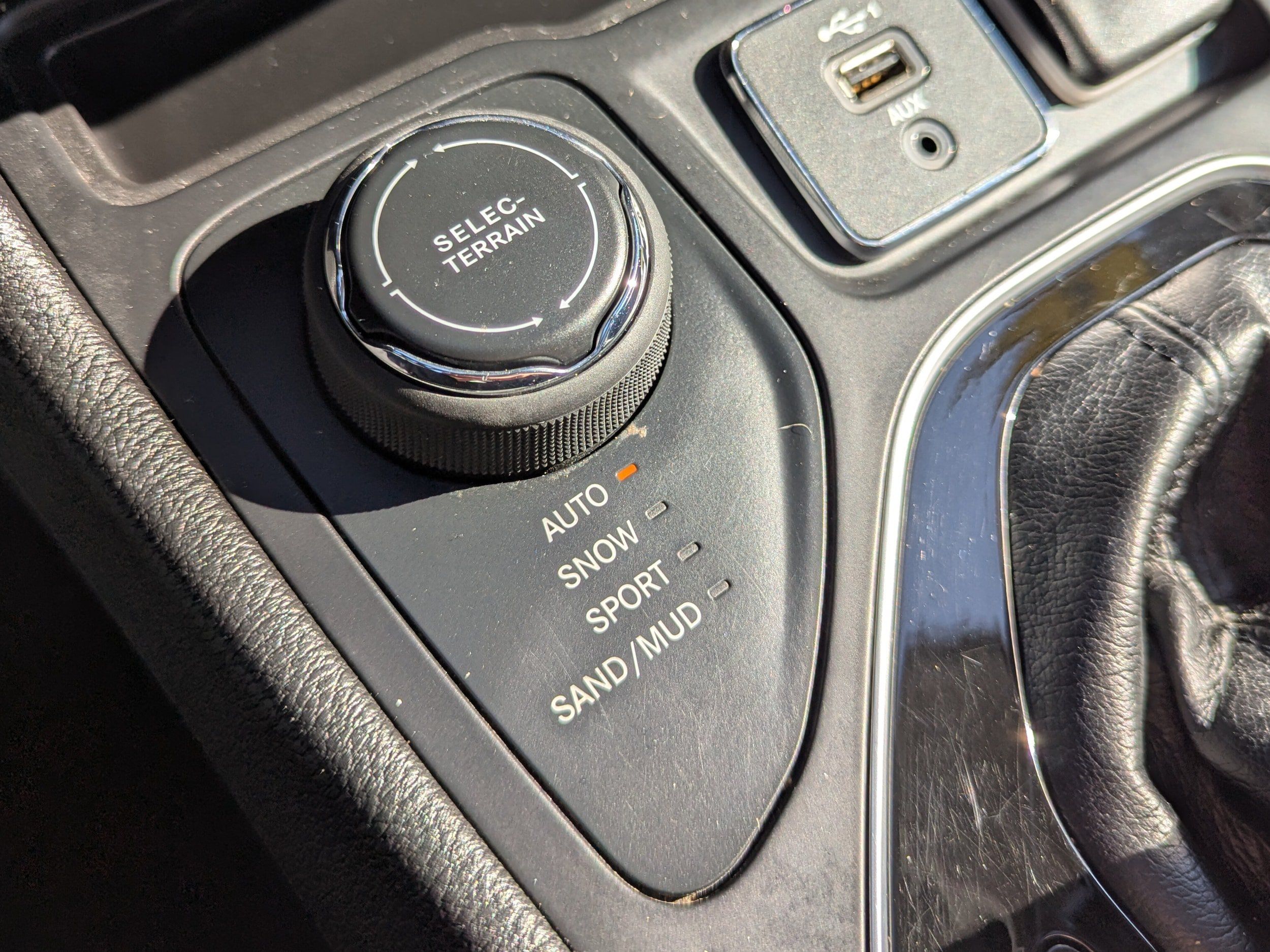 Used 2021 Jeep Cherokee Limited AWD/4WD image 16