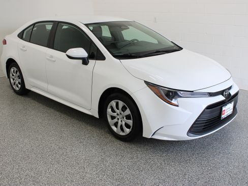Used 2026 Toyota Corolla LE FWD image 4