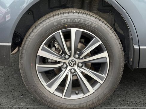 Used 2022 Toyota Venza LE AWD/4WD image 11