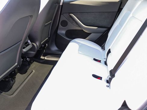 Used 2023 Tesla Model Y Performance AWD/4WD image 17