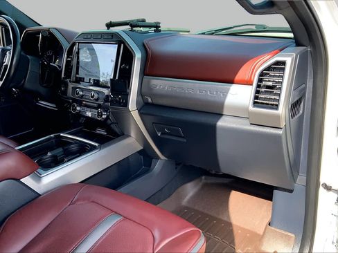 Used 2022 Ford F350 Platinum w/ FX4 Off-Road Package AWD/4WD image 16