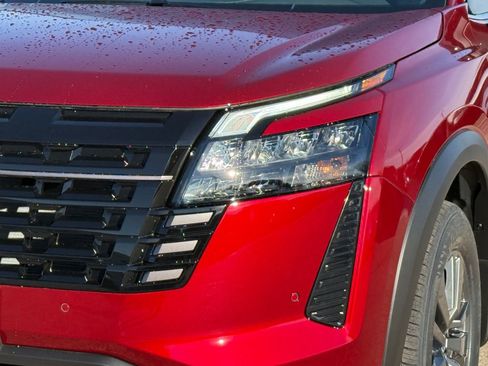 New 2026 Nissan Pathfinder SV image 5