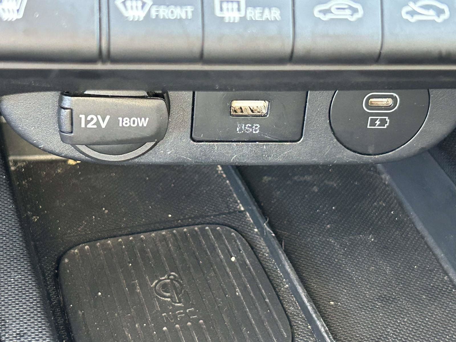 Used 2025 Hyundai Elantra Limited FWD image 32
