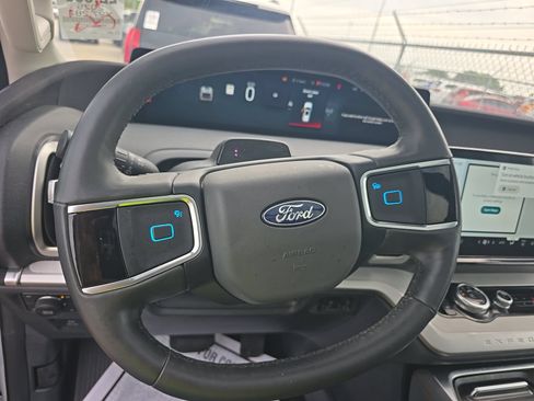 Used 2025 Ford Expedition Active AWD/4WD image 6