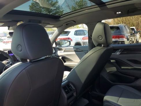 New 2026 Volkswagen Tiguan SE R-Line FWD image 11