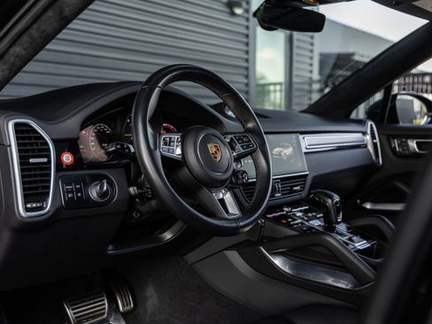 Used 2023 Porsche Cayenne Turbo S AWD/4WD image 4