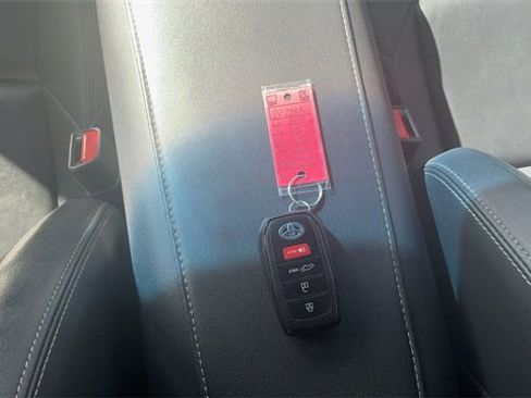 Used 2022 Toyota Venza XLE image 34