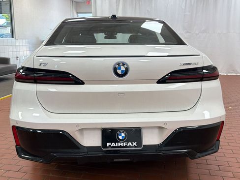 Used 2024 BMW i7 xDrive60 w/ Executive Package AWD/4WD image 10