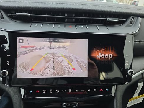 New 2026 Jeep Grand Cherokee Altitude AWD/4WD image 18