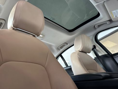 Used 2017 Jaguar XE Premium image 13