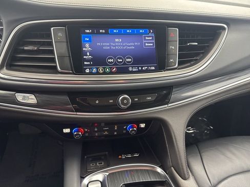 Used 2024 Buick Enclave Premium image 17