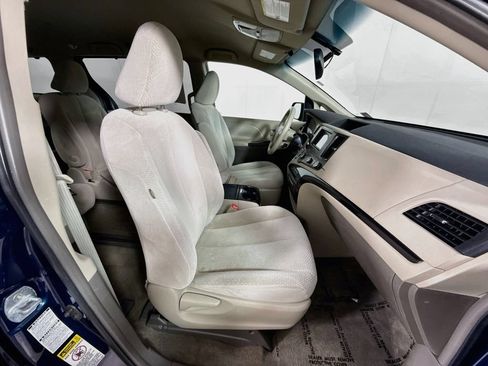 Used 2011 Toyota Sienna LE w/ Towing Pkg AWD/4WD image 29
