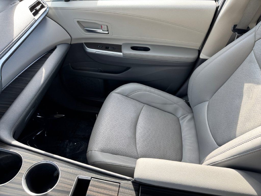 Certified 2023 Toyota Sienna Limited AWD/4WD image 31