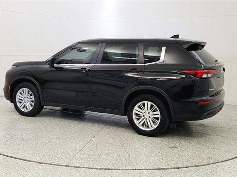 Used 2023 Mitsubishi Outlander ES AWD/4WD image 5
